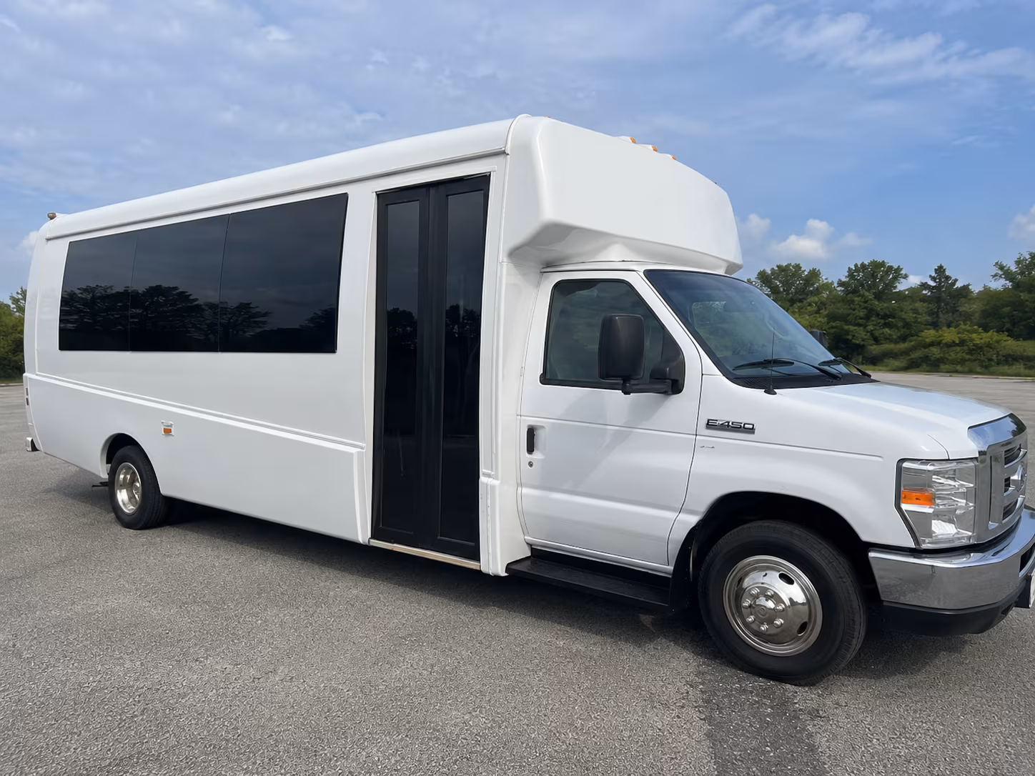 Boca Raton Birthday, Sweet 16, & Quinceañera Transportation party bus exterior