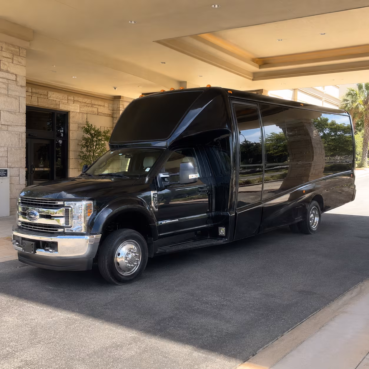 Boca Raton Birthday, Sweet 16, & Quinceañera Transportation party bus exterior