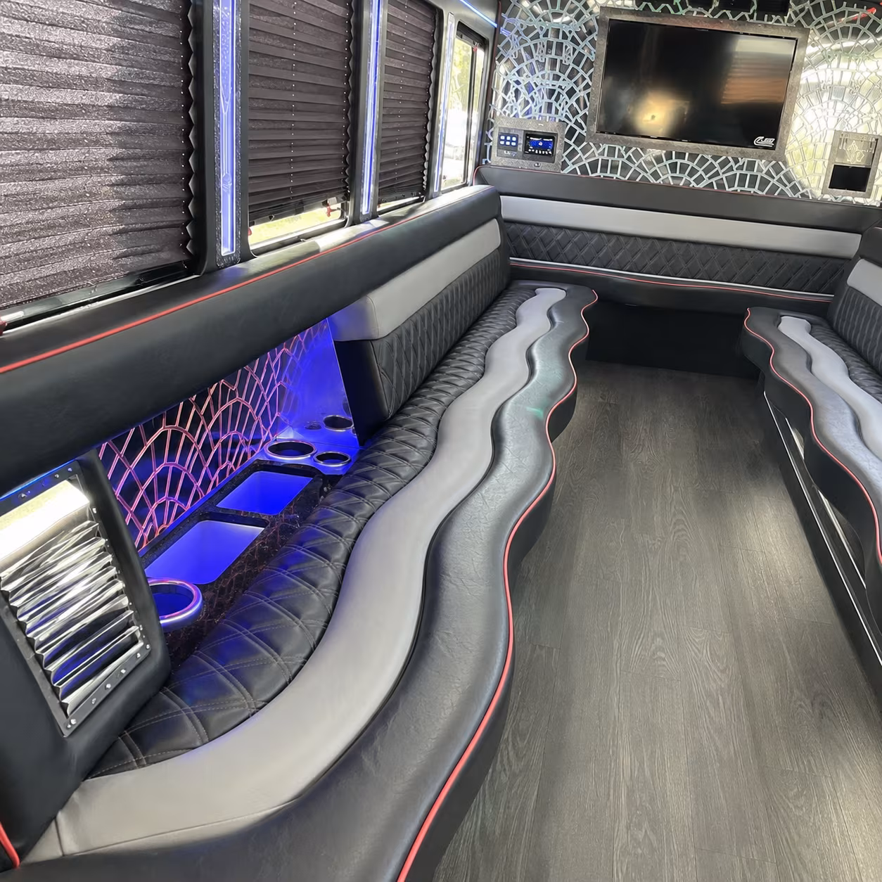 Boca Raton Winery Tour & Pub Crawl Transportation party bus exterior