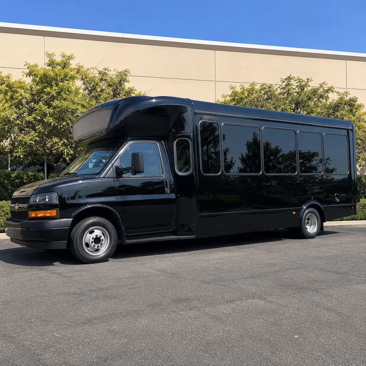Boca Raton Winery Tour & Pub Crawl Transportation party bus exterior
